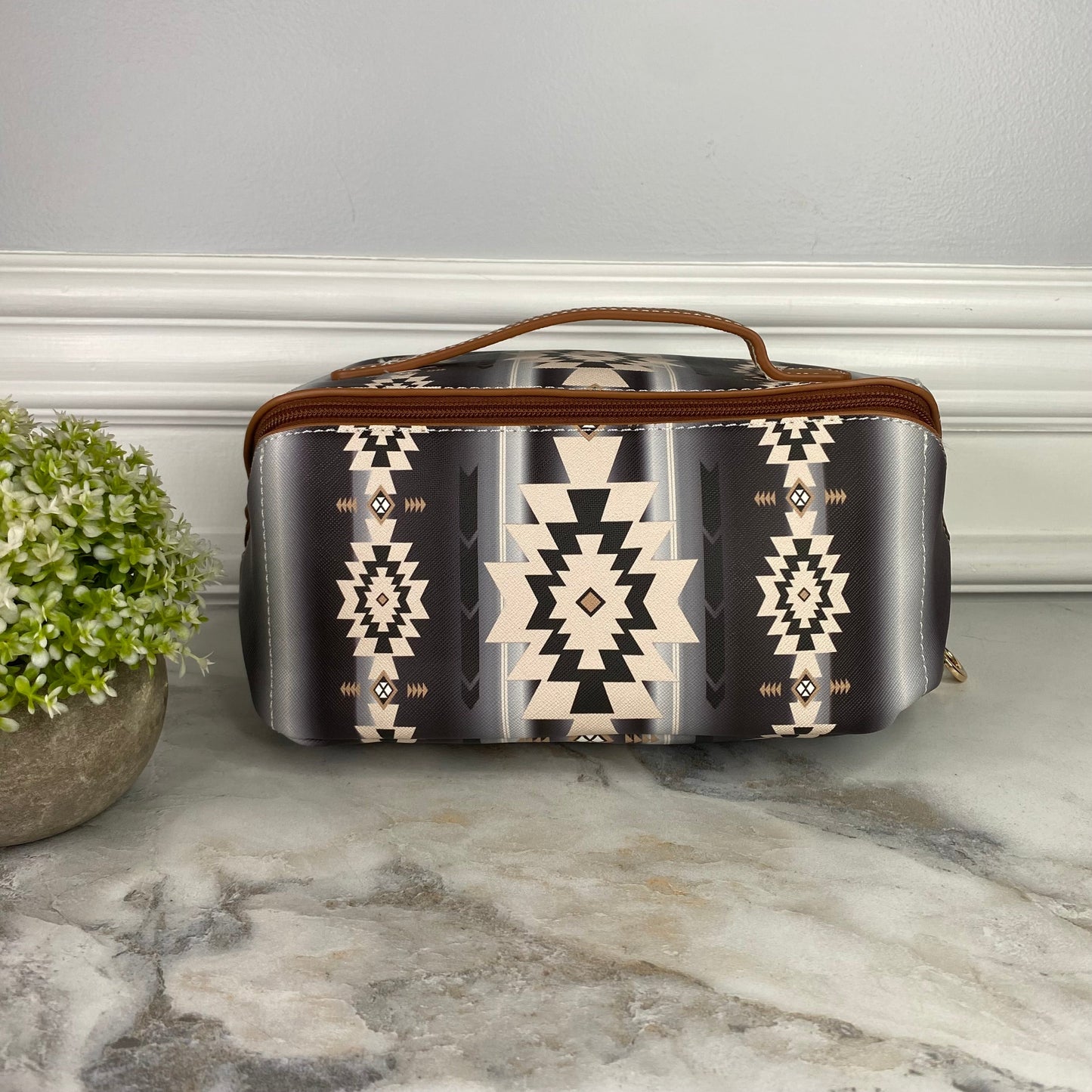 Arizona - Oversized Lay Flat Cosmetic Bag